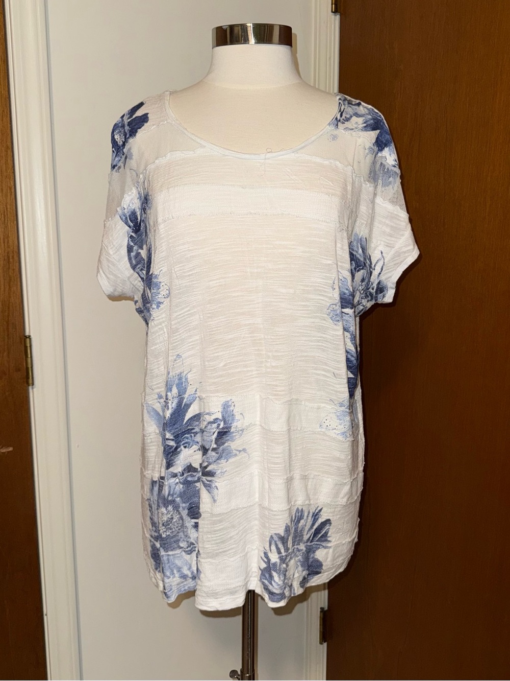 🐠 INC International Concepts White Tunic with Blue Floral Print